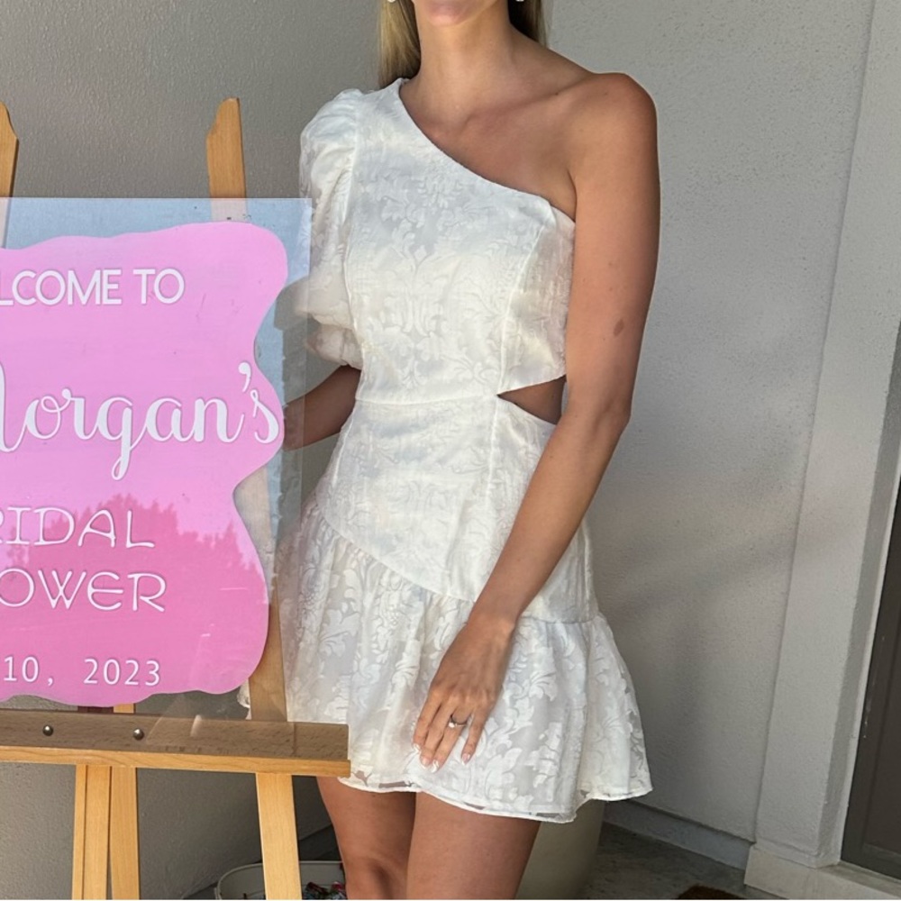 White lace one shoulder dress
